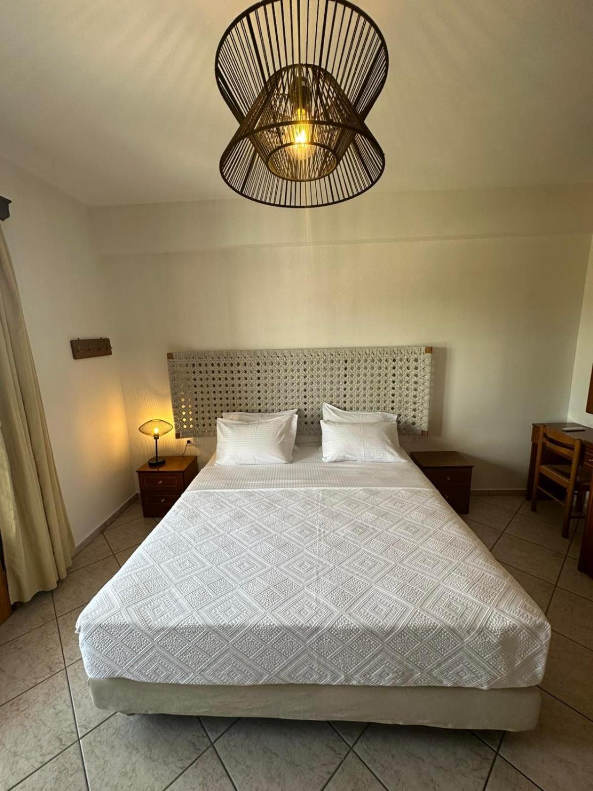 Kavos Apartments Alonissos Patitíri Szoba fotó